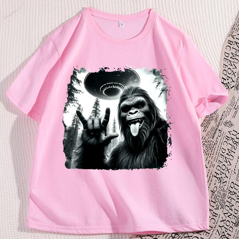 Bigfoot UFO T Shirt Men Women Funny Alien Tshirt Casual Cotton Short Sleeve Adult Humor Tshirt Cool Streetwear Clothes