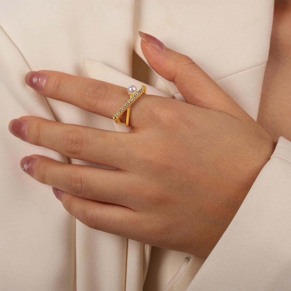 European & American Luxury Women's Ring with Zircon, Pearl, and Gold-Plated Copper Design.