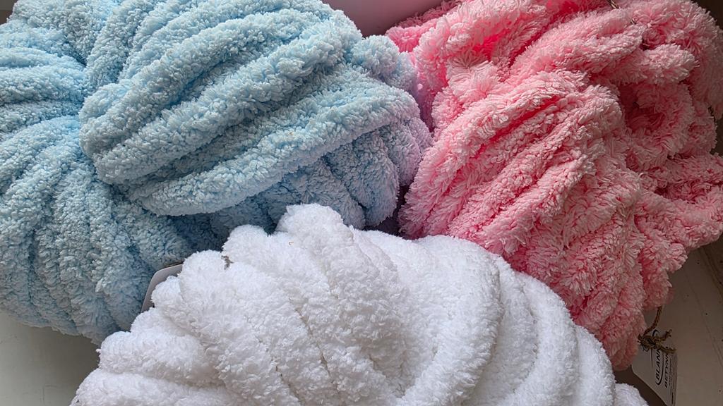 Thick 300g Chenille Blanket Yarn for Finger Knitting, Blue 306
