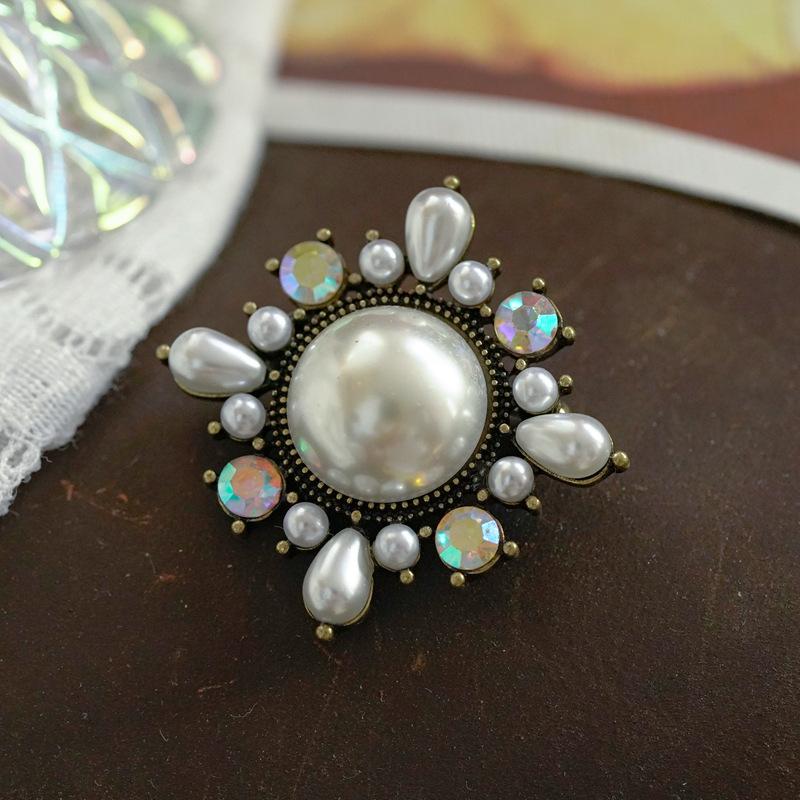 Broche Vintage Style Palais Accessoires Baroque Rétro Perle Mate Broches Pour Femme Fille Cadeau de Fête