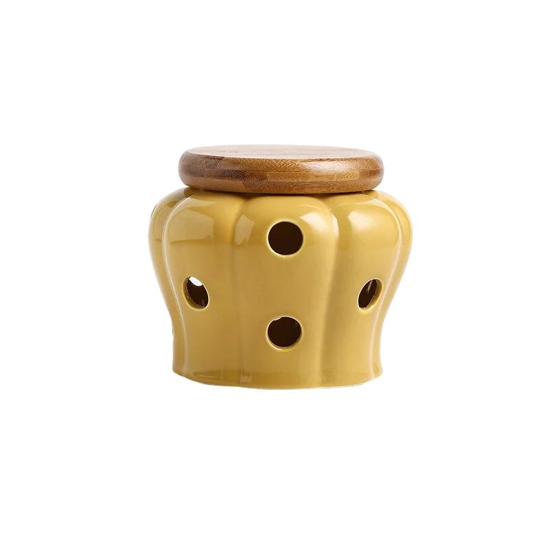Hollow Openwork Ceramic Garlic Storage Jar with Lid Pumpkin Shape Garlic Head Ginger Chili Pepper Storage Jars Candle Lampshade