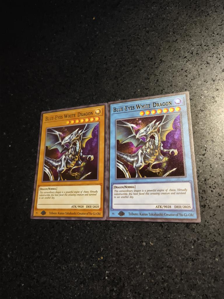 2 Stück/Set Yu-gi-oh!  Blauäugiger weißer Drache Selbstkontrolle Sammle Unterschrift Sammel-Flash-Karte Anime Cartoon Weihnachtsgeschenk