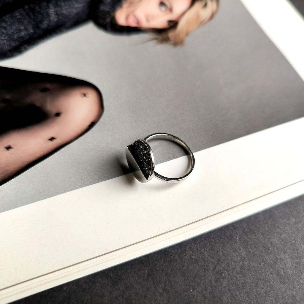 Bague en argent avec zircone cubique, poids du produit 3,17 g (60002018)