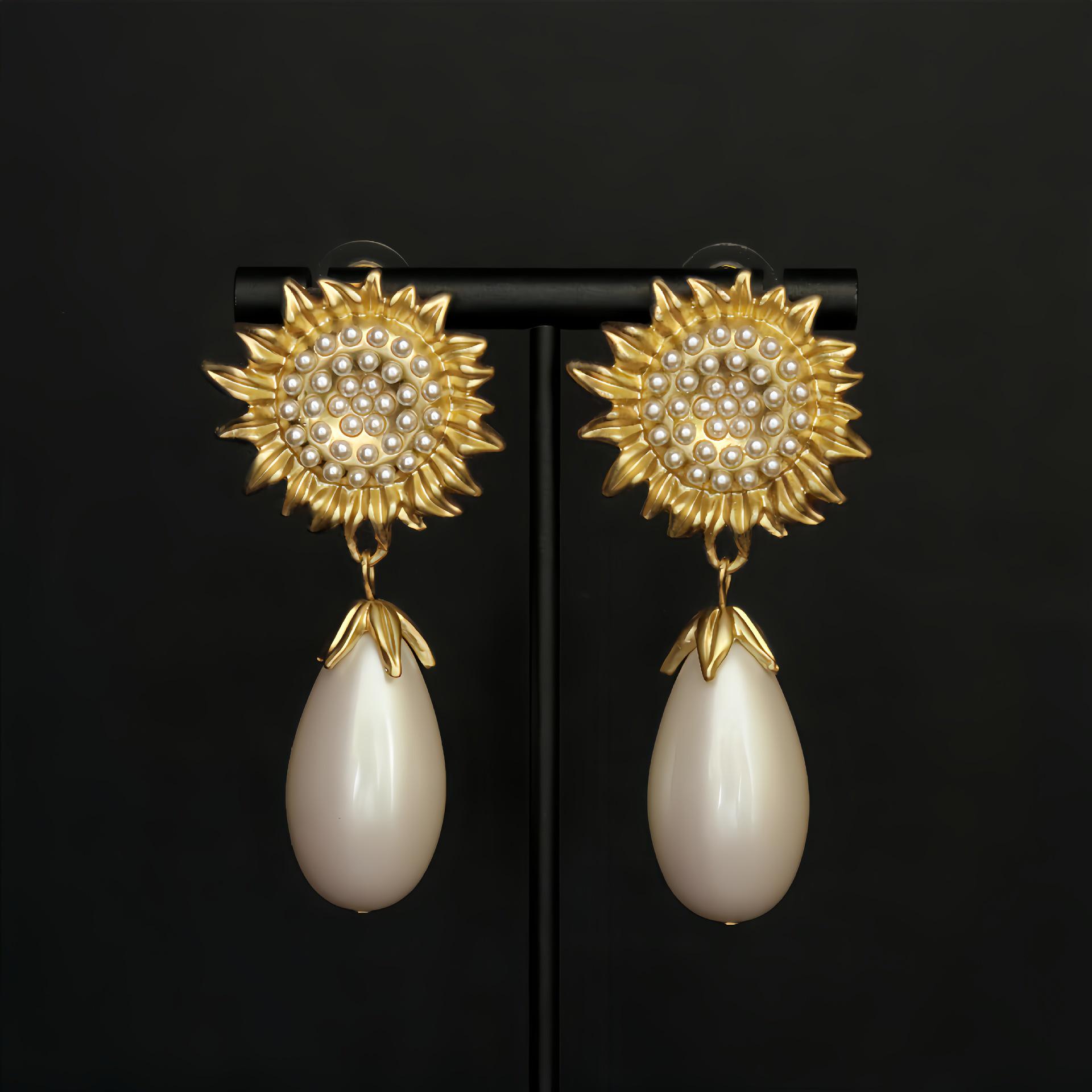 Elegant Retro French Sunflower  Baroque Water Drop Stud Earrings Electroplated