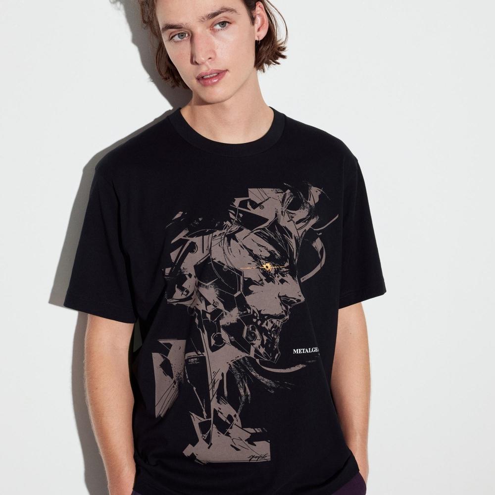 

UNIQLO METAL GEAR Архив UT графический T с коротким рукавом A