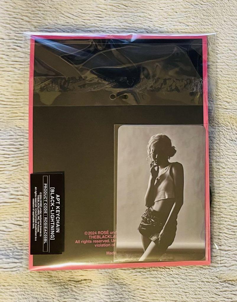 [USED] ROSÉ [ROSIE] APT KEYCHAIN