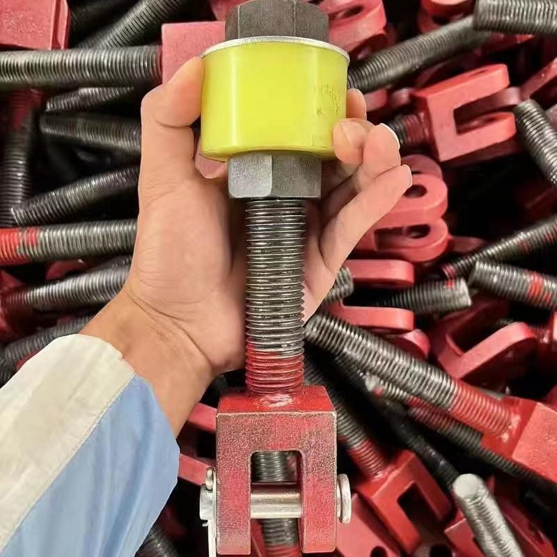 Compatible with Hongchang Tianma dump truck: automatic chain-locking hook, rear door lock hook, and slag dump bucket.
