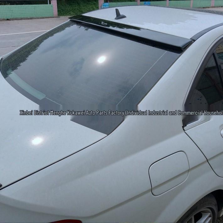 Nicht-invasive Montage eines Dachspoilers für die Mercedes-Benz C-Klasse Limousine W204 (2007-2013)