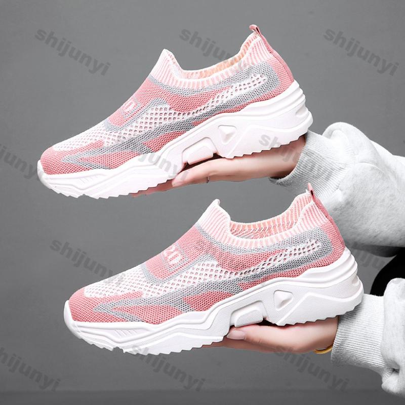 Fashion Couple Sneakers Soft Sole Non Slip Men Sports Running Shoes Fashion Fly Weave Slip on Breathable Comfortable Women Casual Shoes