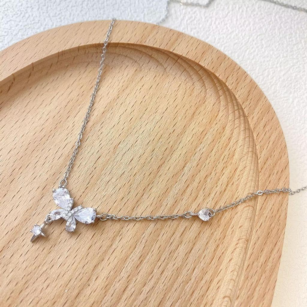 Elegant Forest-Style Butterfly Necklace: Niche Design with Small Cubic Zirconia, Fashionable and Versatile Clavicle Chain for Ladies.