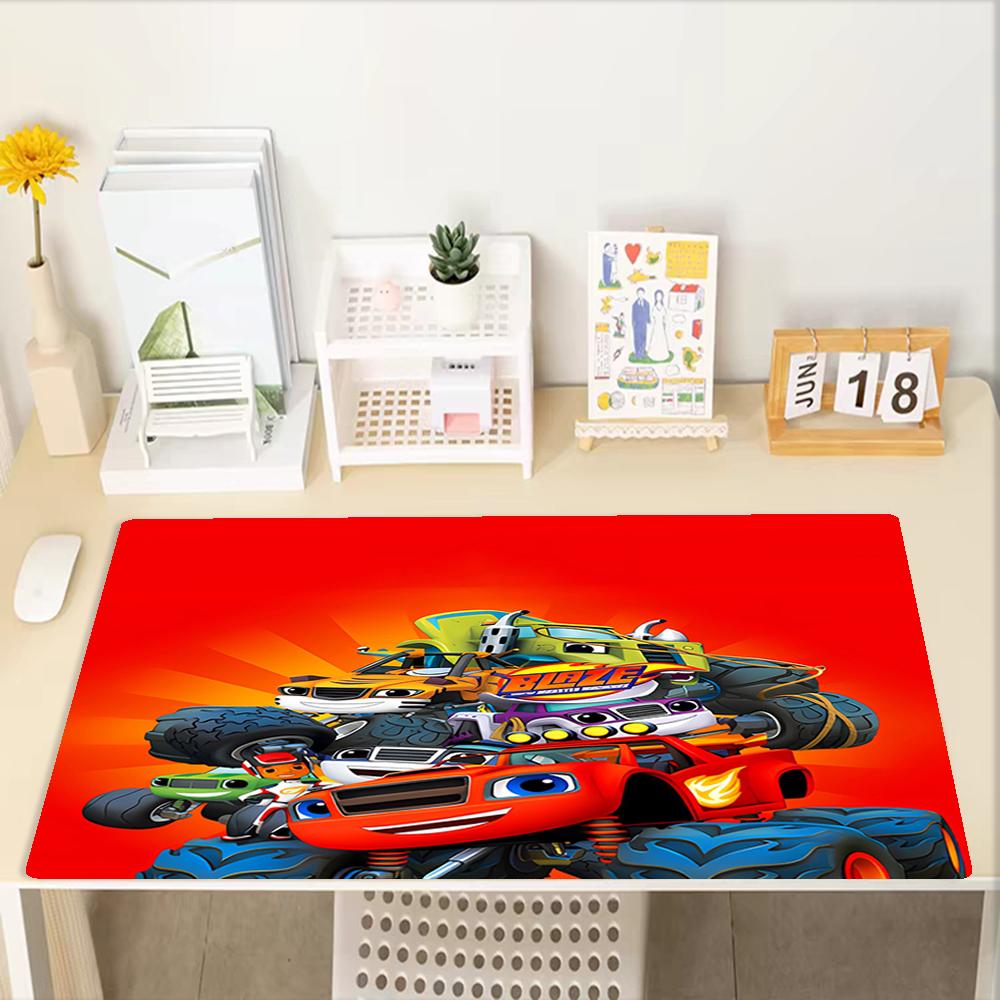 Tappetino Mouse Tema Camion, Base in Gomma Antiscivolo, Multifunzionale per Ufficio e Casa, Perfetto per la Personalizzazione dello Spazio di Lavoro.