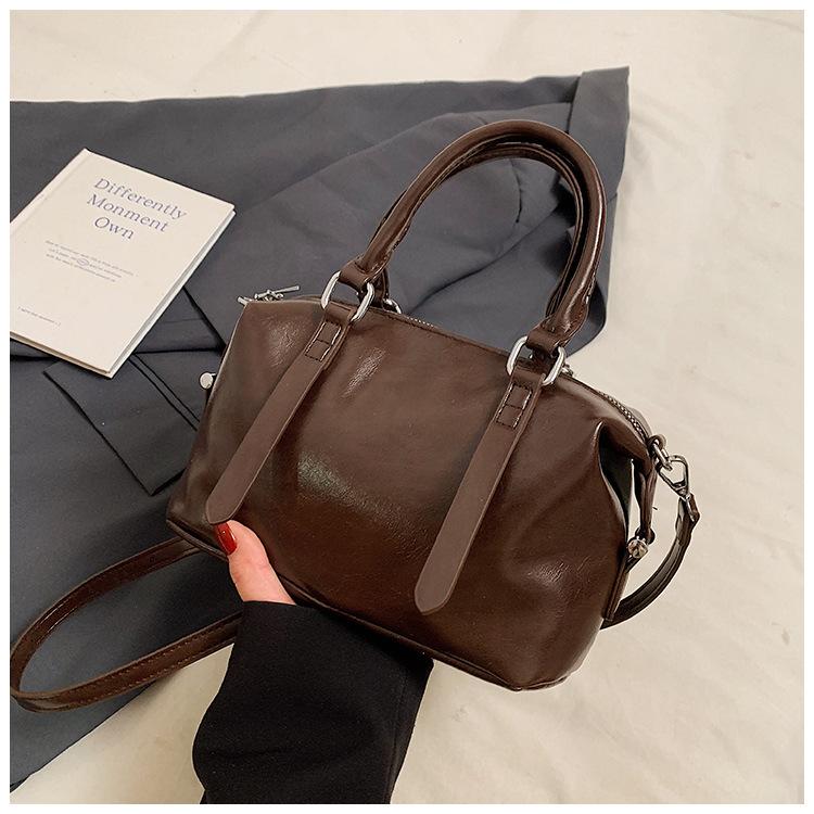 Light Luxury High-end Portable Boston Bag Women 2025 New Versatile Fashion Commuter Oil Wax Leather Shoulder Messenger Bag