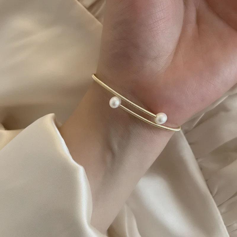 Irregular Freshwater Pearl Bracelet: Elegant Handmade Jewelry for Women