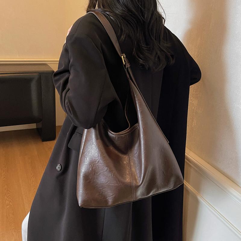 Vintage Commuter Large Capacity Bag Women's Soft Leather Shoulder Bag Underarm Tote Bag