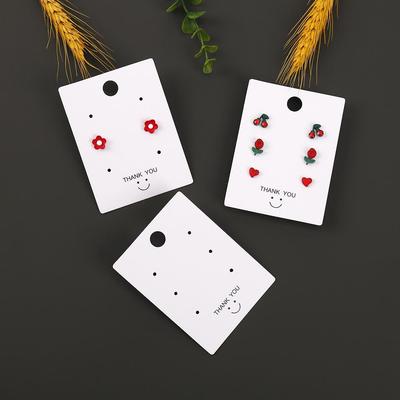 Création de bijoux – Emballages et présentoirs de bijoux