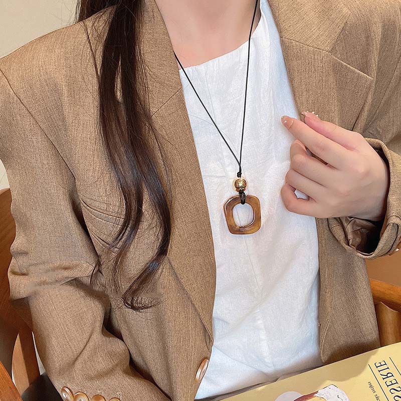 Fashion Resin Round Hollow Pendant Necklaces for Women Trendy Black Leather Rope Long Sweater Chain Necklaces Party Jewelry