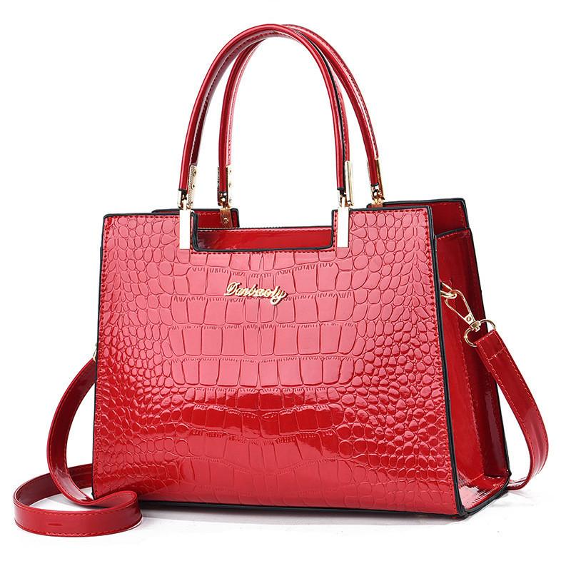 Trendy Mom Bag Perfect For Daily Use 2023 Summer Collection Medium Size Crocodile Pattern Multiple Colors