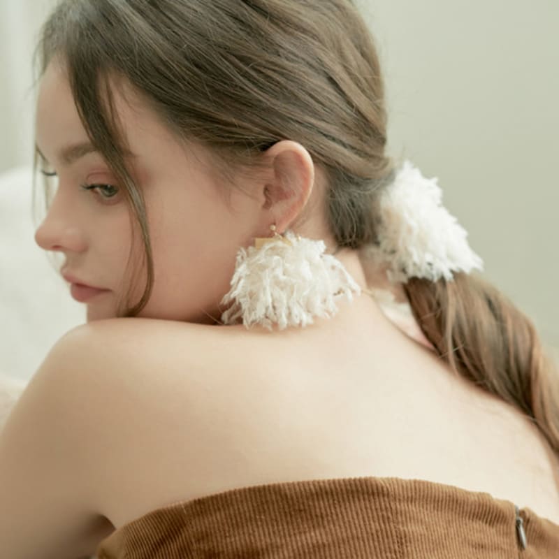 BESTY Featherique Hair Cuff