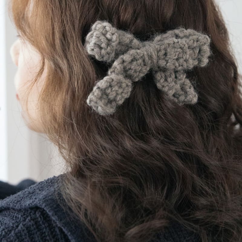 

MERRYMOTIVE Fluffy ribbon hairpin (grey) Free