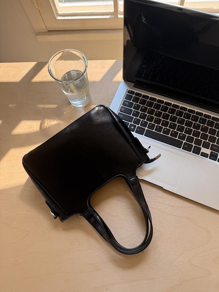 

Bucket bag women s new spring and summer large-capacity commuter shoulder bag portable vegetable basket bag messenger bag tide чёрный