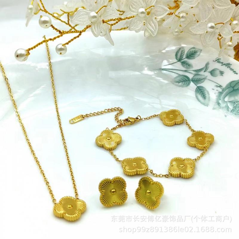 Minimalist 18K Gold Clover Bracelet Set Fashion Jewelry Women