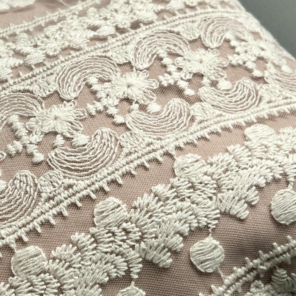 Vivienne 13 x 20 x 5 cm Clio Series Lace Embroidery Accessory Case WK2505A1 [Pouch Beige]