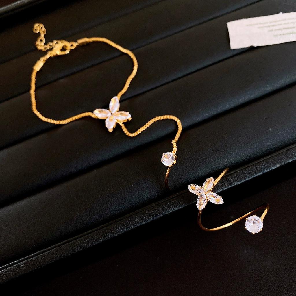 Light Luxury Cubic Zircon Flower Finger Bracelet for Women Elegant Boho Round Rhinestone Hand Chain Bangle Aesthetics Jewelry