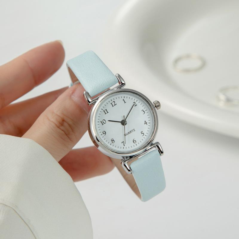 Moda Küçük Kadranlı Kadın Saatleri Basit PU Kordonlu Analog Kuvars Bilek Saati Bayanlar İçin Saat
