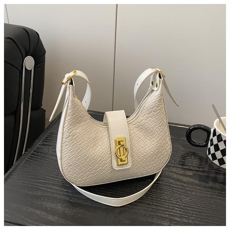 Solid color design straw pattern new spring and summer texture fashionable large capacity shoulder underarm crescent women's bag