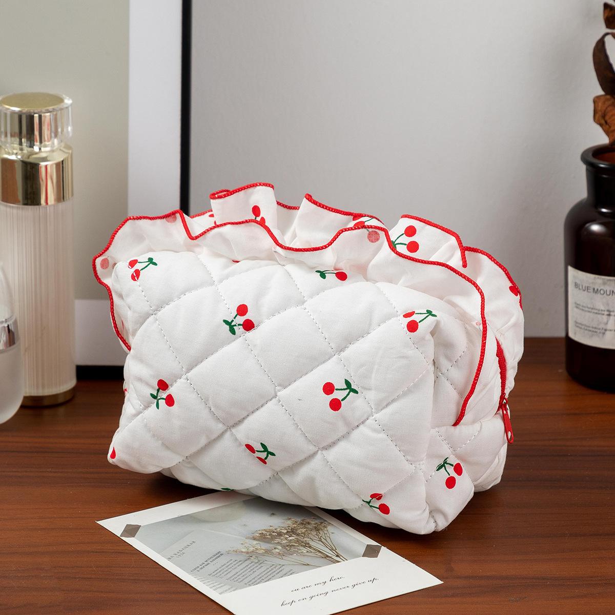 

New Cute Women Cosmetic Bag Korean Cherry Print Makeup Bag Travel Toiletry Bag Sundry Storage Organzier Handbag for Girls 16.5x8.5x8cm
