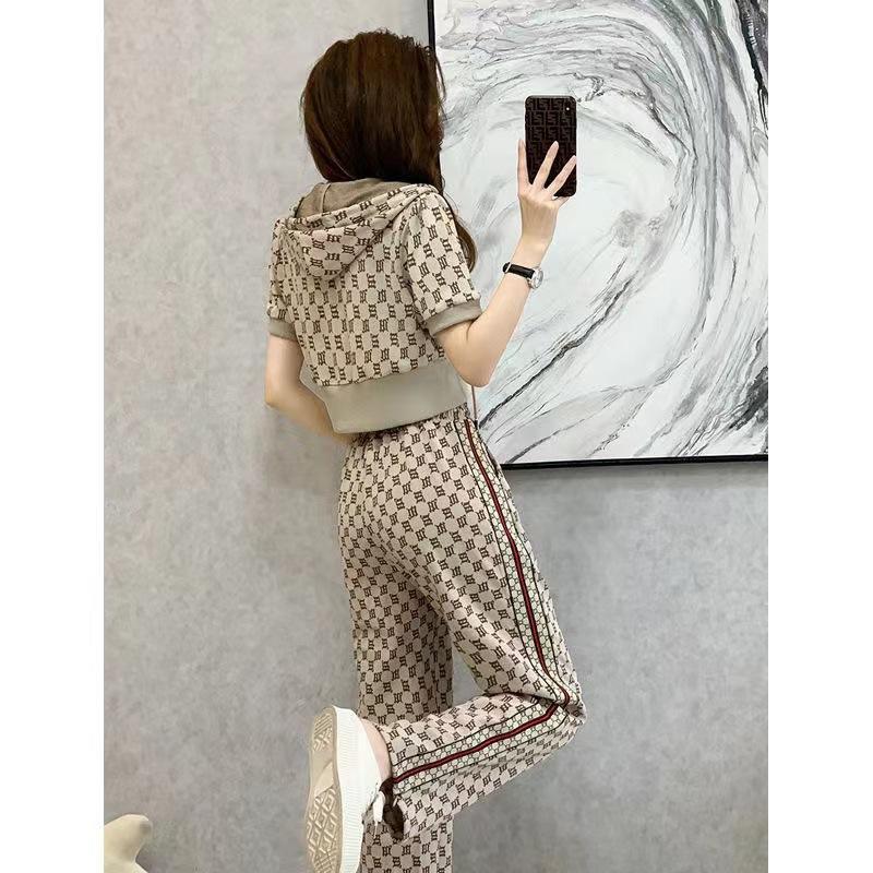 Xiaoxiangfeng Fashion Sports Suit for Women in Summer, Age-reducing Fashion Short-sleeved Sweatshirt, Wide-leg Sweatpants Two-piece Set