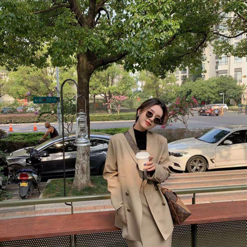 Two Piece Women Outfit with A High Professional Wear and Temperament Goddess Fan Suit