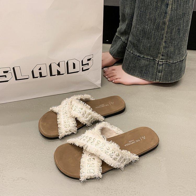 Fairy wind soft-soled cool slippers female summer wear 2025 new Internet celebrity explosion flat-bottomed seaside vacation beach shoes