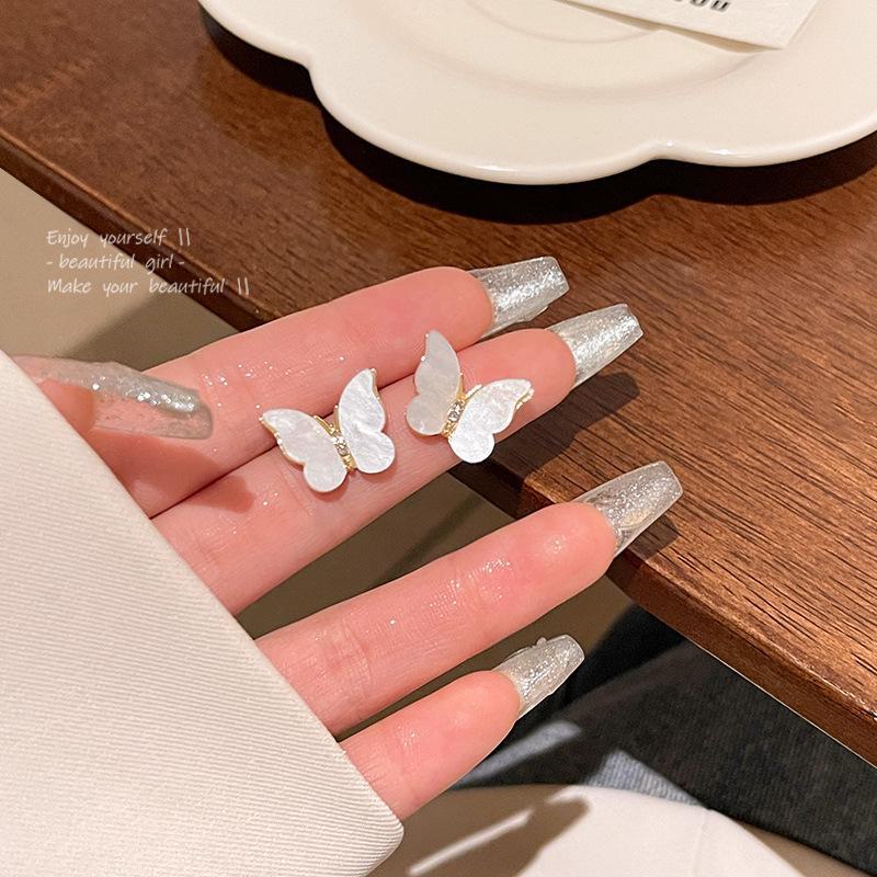 S925 Silver Pearl Butterfly Earrings - Elegant and Versatile Female Accessory