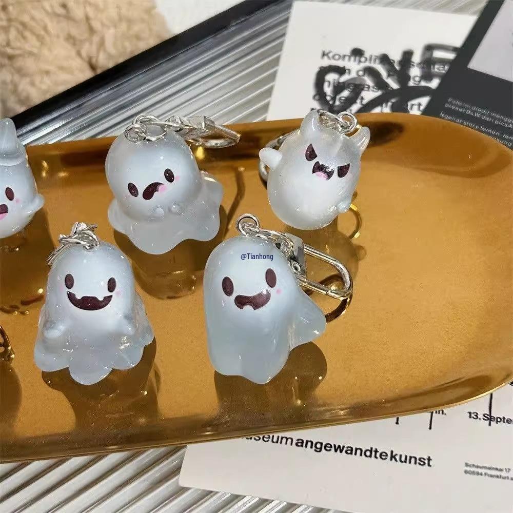 Glow-in-the-Dark Cute Ghost Keychain: 3D Halloween Backpack Pendant