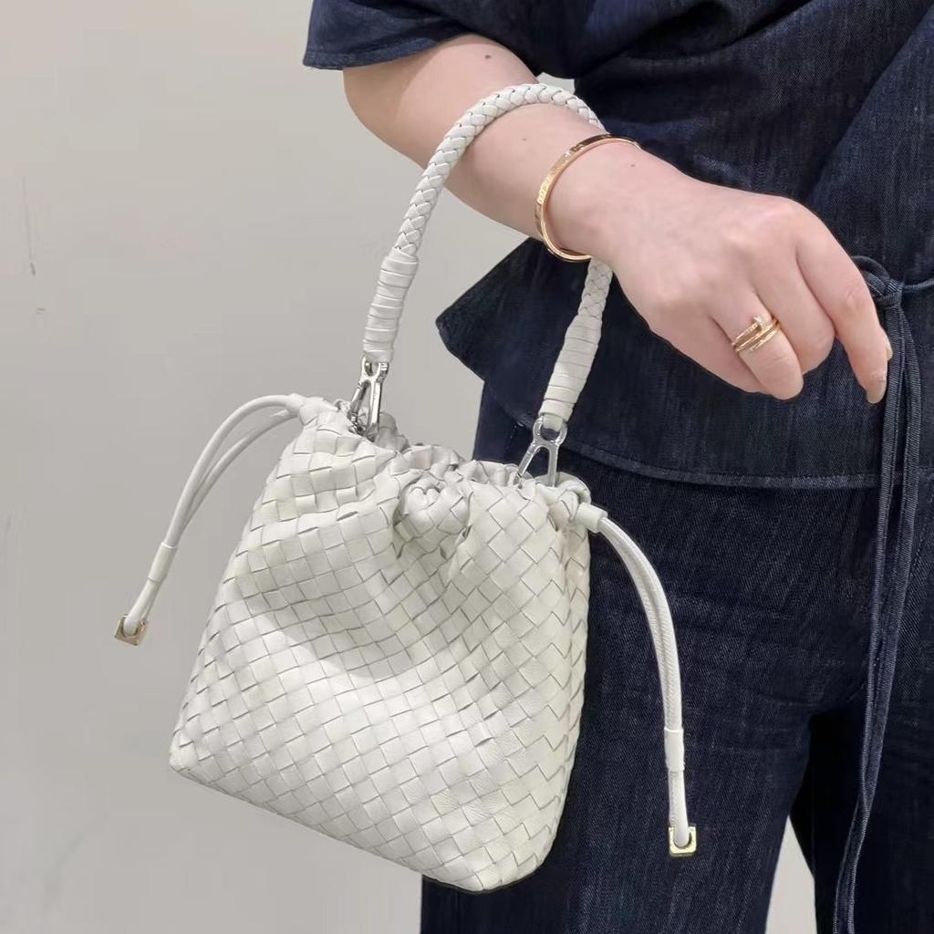 Niche Temperament Woven Bag Fashionable and Elegant High-end Handbag Drawstring Handwoven Bag Genuine Leather Retro Women's Bag