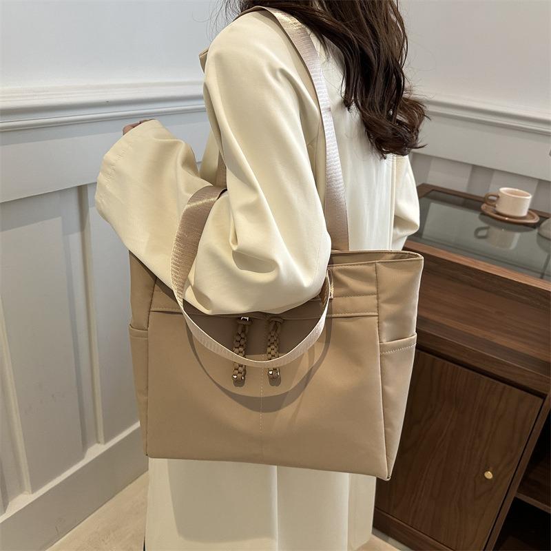 Simple Korean version of large-capacity commuter tote bag, winter new light fashion casual single shoulder underarm women's bag