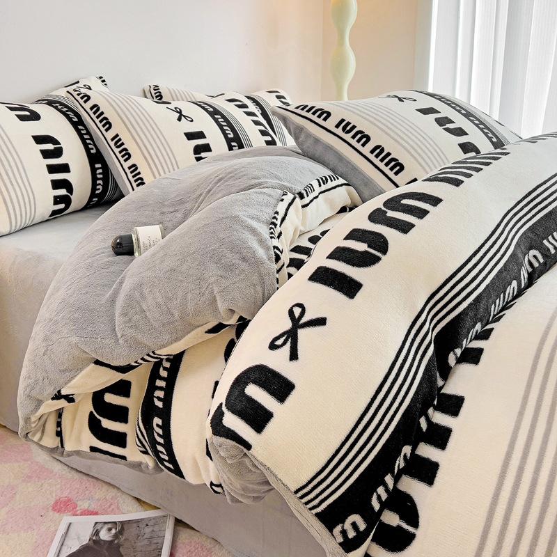 Thickened Milk Fleece Four-Piece Set Double-Sided Coral Flange Fleece Bed Sheet Quilt Cover Three-Piece Set Of Bed Hat