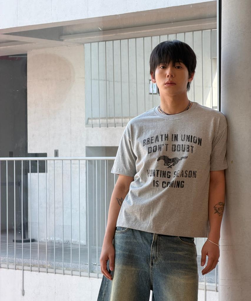 AMOU Vintage Horse Half T-Shirts Gray