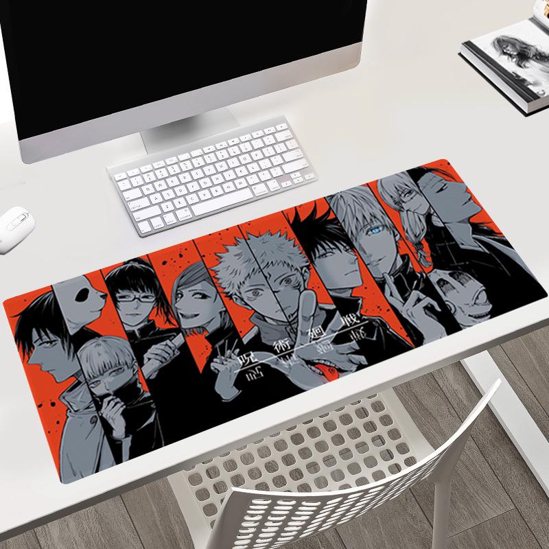 Tapis de bureau Jujutsu Kaisen 40x90x0.3CM avec les personnages Gojo, Yuji et Megumi.