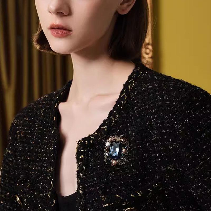 Retro Baroque Square Crystal Brooch Gorgeous Pins Autumn Winter Coat Corsage Vintage Accessories