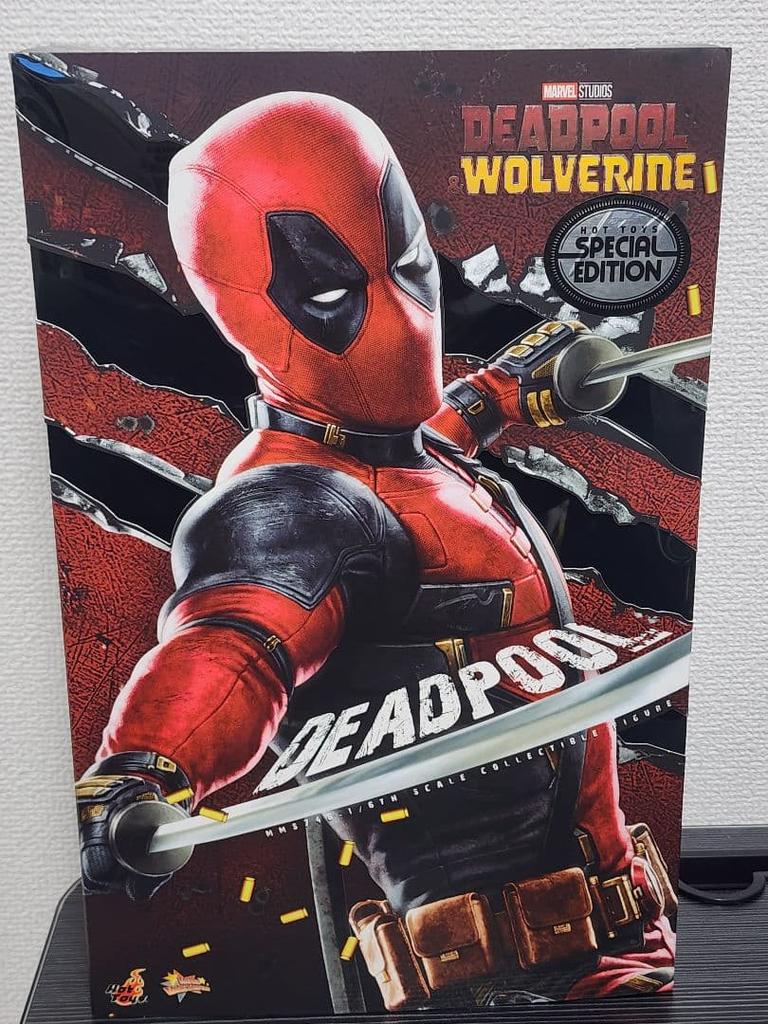 [USED] Excellent Condition Hot Toys Deadpool with Bonus Accessories