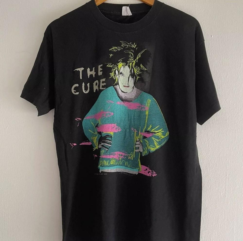 Maglietta Vintage Anni '80 The Cure 1986 in Piedi Sulla Spiaggia Che Guarda Il Mare Maglietta Unisex Post Punk