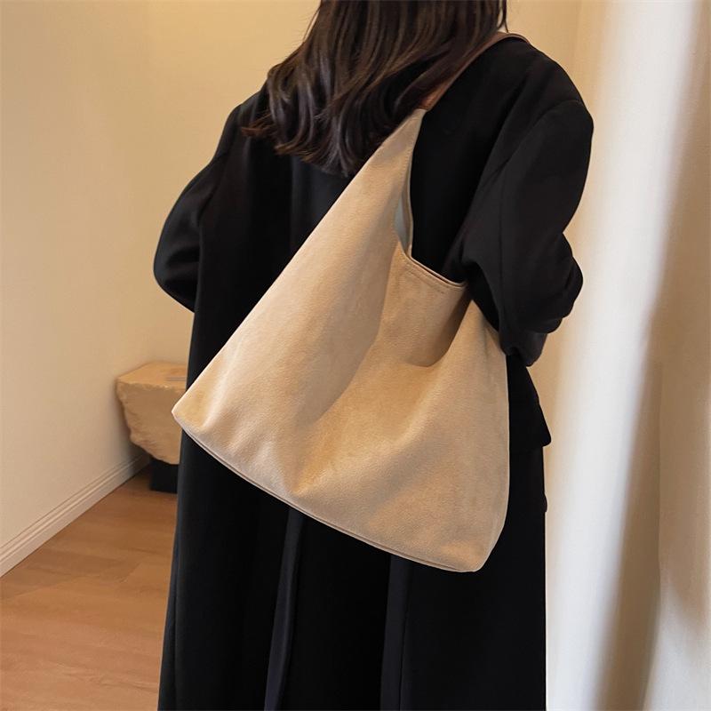Autumn and Winter Vintage Women's Bag Large Capacity Suede Shoulder Bag Solid Color Simple Casual Commuter Bag Retro Handbags