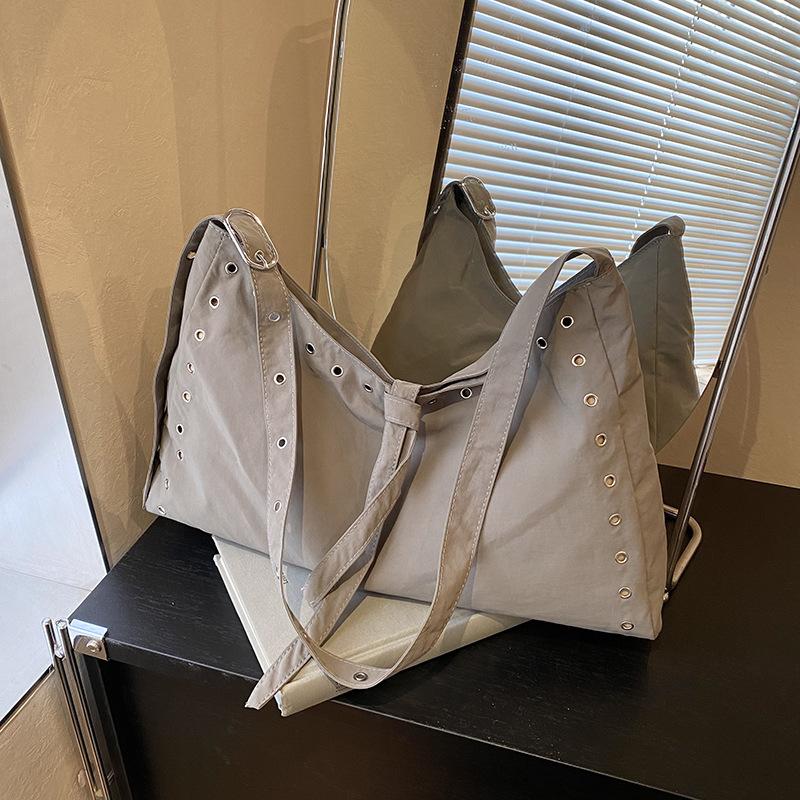 Foreign Order Niche Punk Style Fashion Rivet Bag Women 2025 Tote Bag Large Capacity Lightweight Shopping Bag