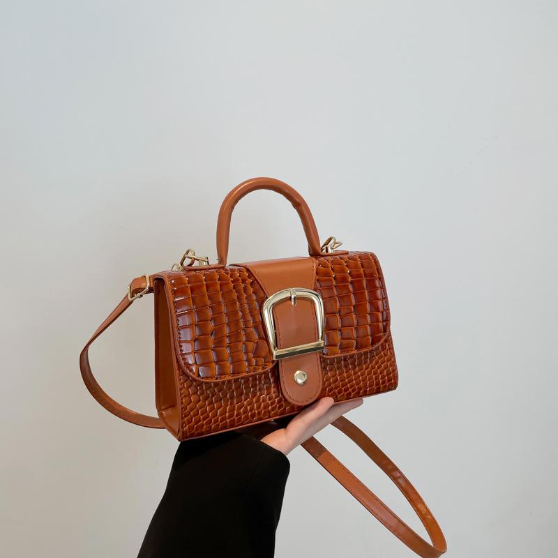 

Осень новая личность ниша популярная мода текстура сумочка плечо сумка-мессенджер маленькая квадратная сумка тренд коричневый