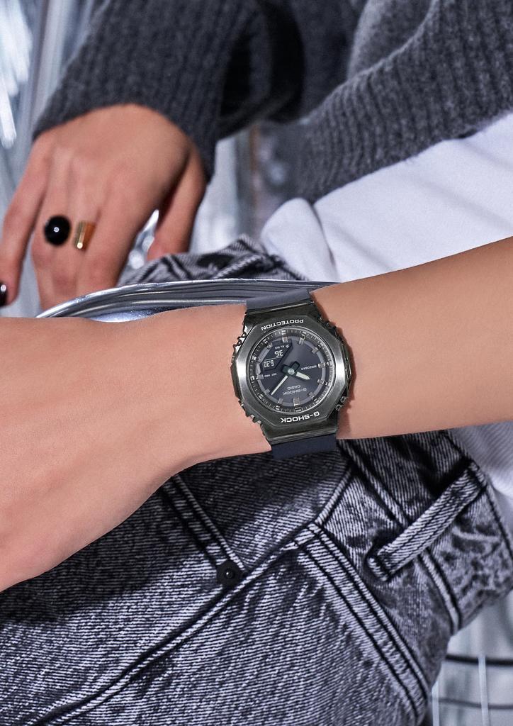 Casio G-Shock Watch, GM-S2110B-8AJF, Women's, Gray, Mid-Size Model, Metal Covered, Made with Biomass Plastic, Authentic Japanese Product