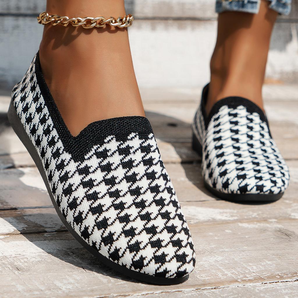 Large size fly-woven breathable round head flat-soled single shoes women's color matching feet lazy work wish