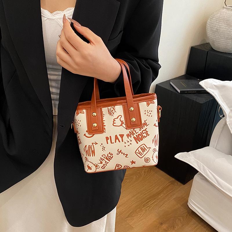 Contrasting color big bag women's 2025 autumn and winter new cute cartoon printed shoulder bag versatile trendy tote bag