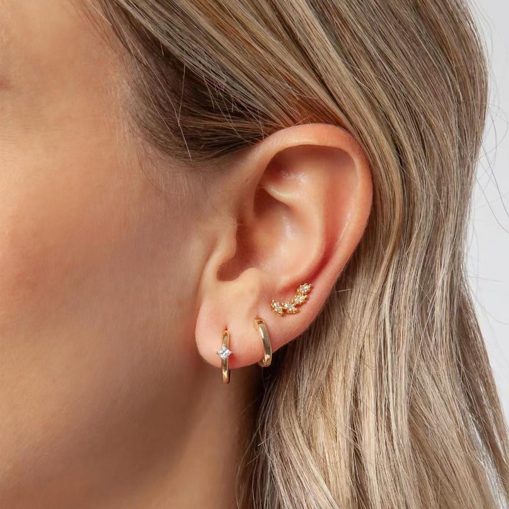 Wysokiej klasy design Pozłacane mosiężne kolczyki sztyfty z cyrkoniami dla kobiet